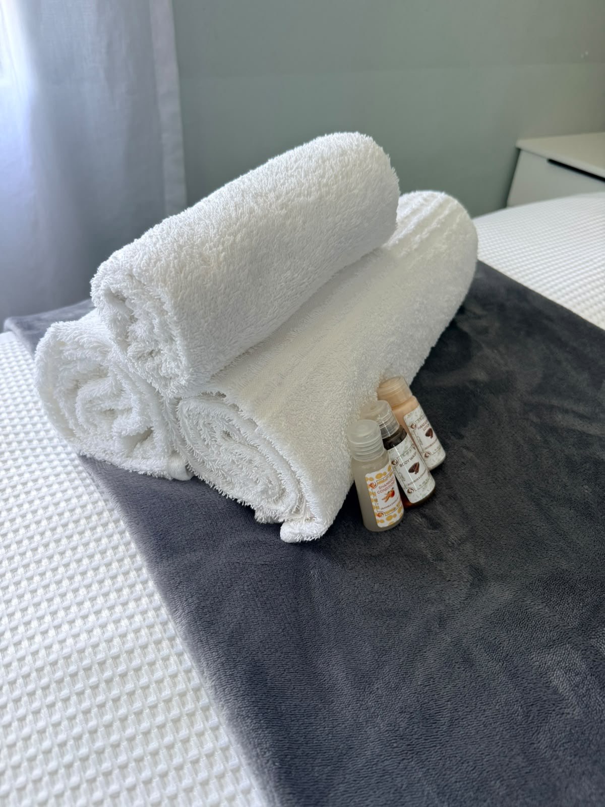 Fresh towels and complimentary toiletries at The Palms